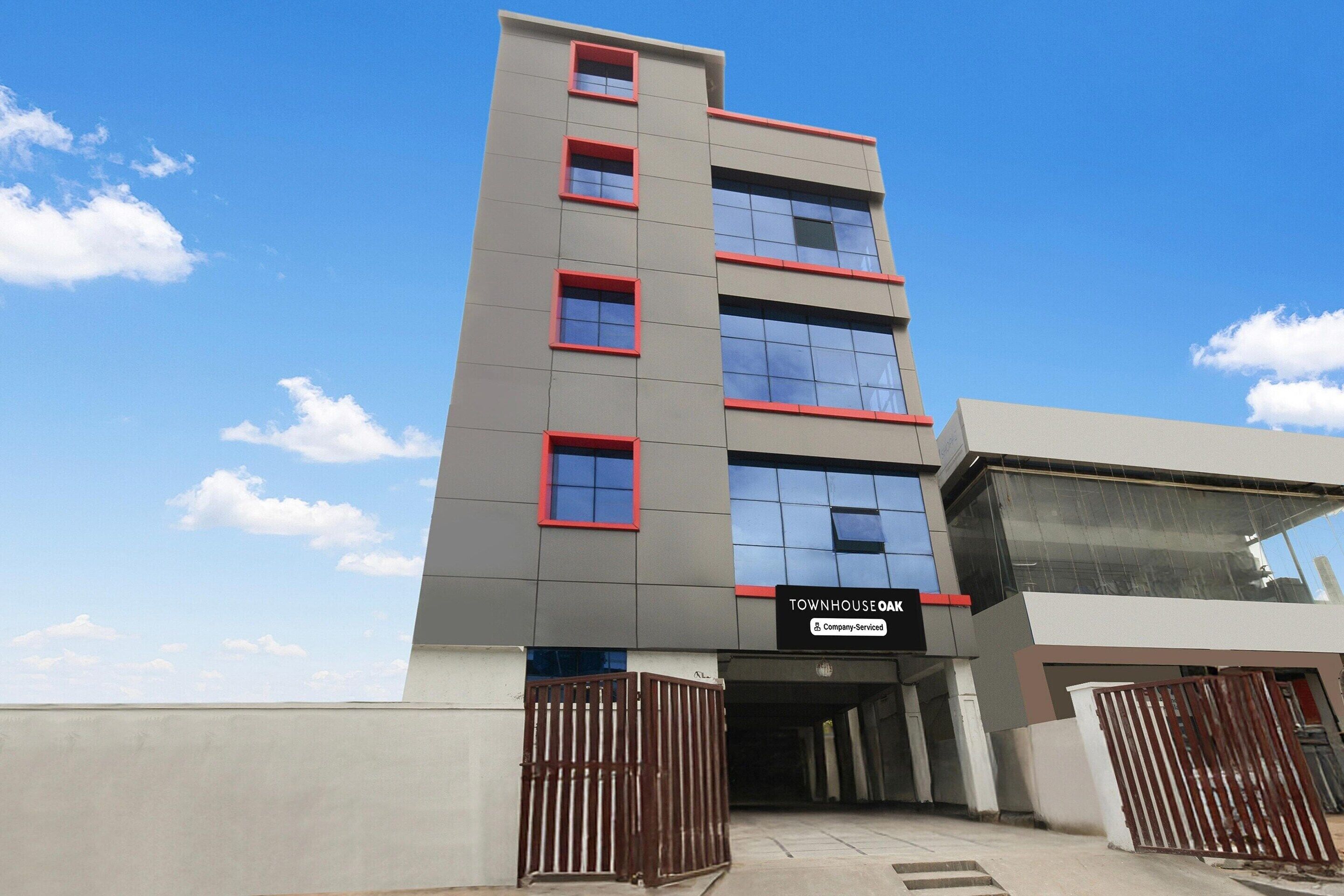 A multi-story building with a sign reading 'TOWNHOUSEOAK.'