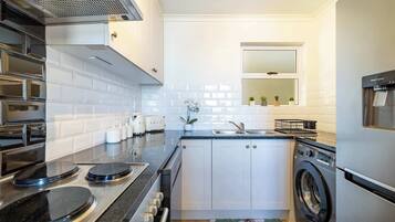 Apartment, 2 Double Beds, Pool Access, Ocean View (Villa Italia) | Private kitchen | Fridge, microwave, oven, stovetop