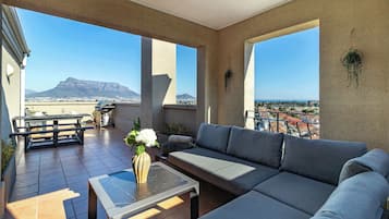 Apartment, 2 Double Beds, Pool Access, Ocean View (Villa Italia) | Outdoor dining