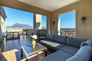 Apartment, 2 Double Beds, Pool Access, Ocean View (Villa Italia) | Outdoor dining