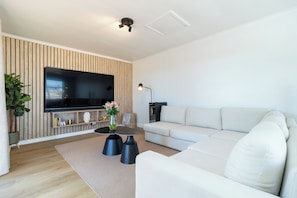 Apartment, 2 Double Beds, Pool Access, Ocean View (Villa Italia) | Living area