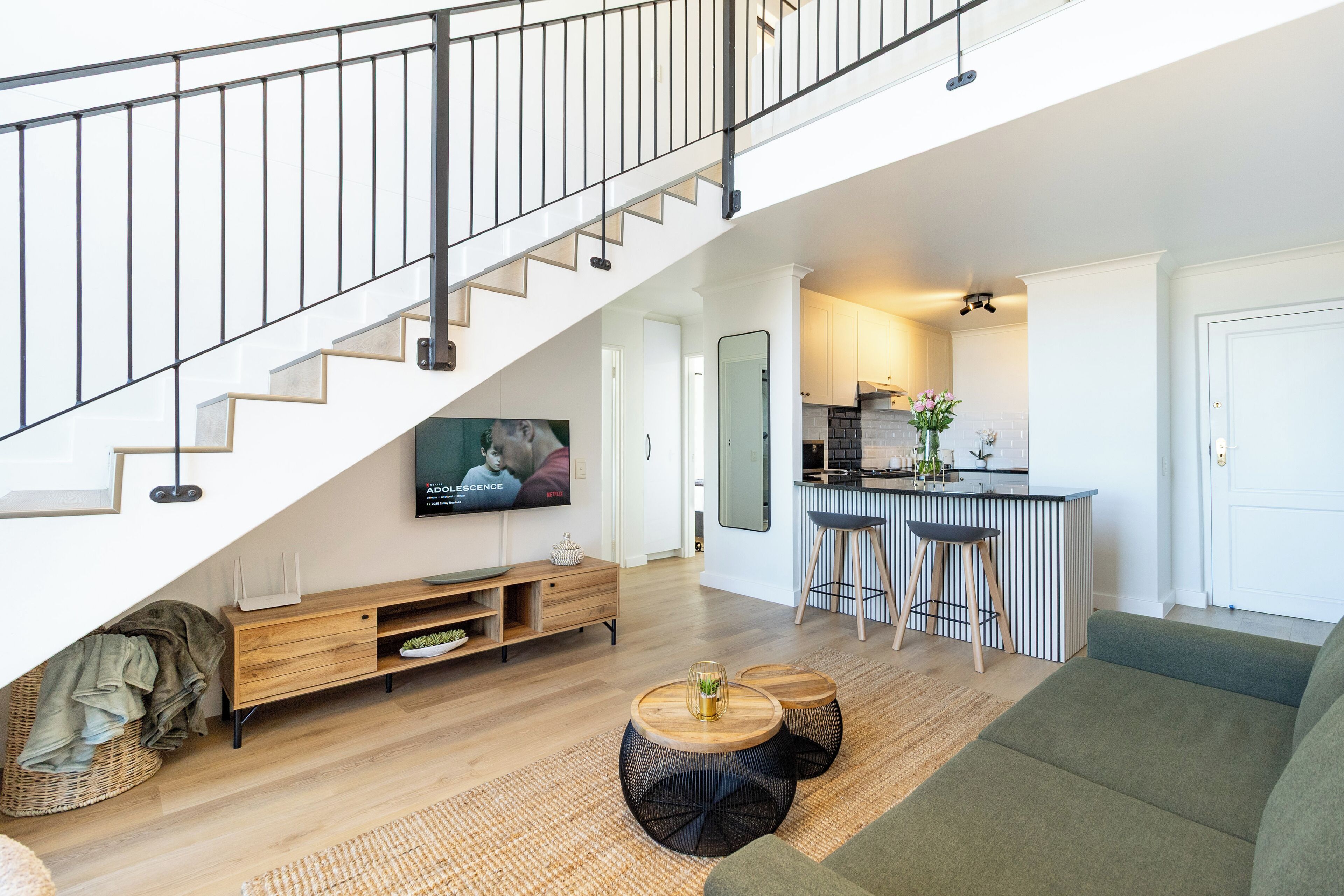 Lägenhet - 2 dubbelsängar - tillgång till pool - havsutsikt (Villa Italia) | Vardagsrum | 42-tums platt-tv med digitalkanaler