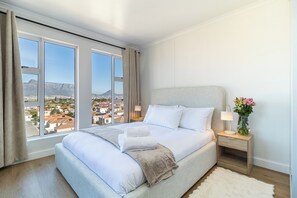 Apartment, 2 Double Beds, Pool Access, Ocean View (Villa Italia) | 2 bedrooms, individually decorated, individually furnished - 2 Bedroom, Mountain View Penthouse, Century City (Cape Town)