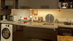 アパートメント シティビュー | 専用キッチン | エスプレッソマシン、電気ポット、トースター、冷凍庫