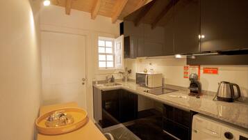 Apartemen Keluarga, balkon, pemandangan kota | Dapur pribadi | Mesin espresso, pemanggang roti, dan lemari pembeku