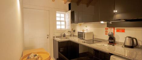 Familienapartment, Balkon, Stadtblick | Eigene Küche | Espressomaschine, Toaster, Gefrierschrank