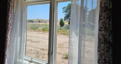 Centrally-located, sweeping mountain views!