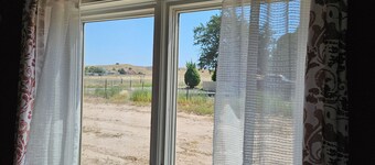 Centrally-located, sweeping mountain views!