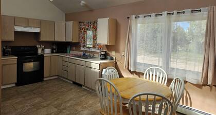 Centrally-located, sweeping mountain views!