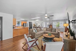 テレビ、書斎 / ワークスペース