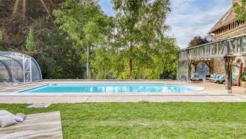Piscine couverte, piscine extérieure
