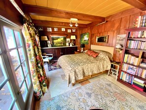 4 slaapkamers, een bureau, een strijkplank/strijkijzer, gratis wifi