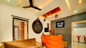 House | Reception - Hotel O Vrindavan Palace Colony (Indore)