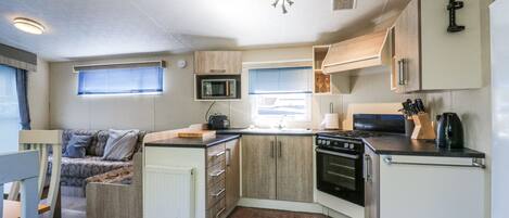 Batterie de cuisine, vaisselle et ustensiles