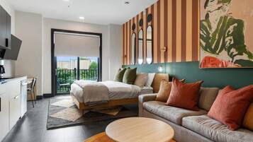 Estudio Deluxe, 1 cama King size y sofá cama | Tabla de planchar con plancha, wifi gratis y ropa de cama