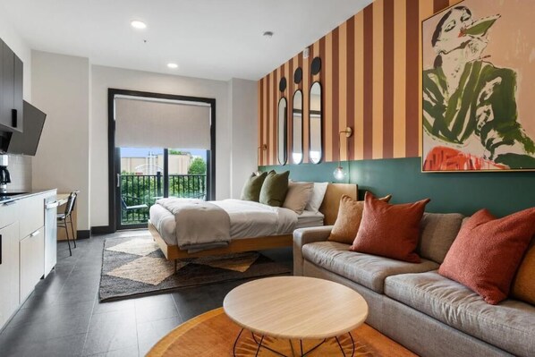 Design Studio, 1 King Bed | Iron/ironing board, free WiFi, bed sheets - The Soundry (Nashville)