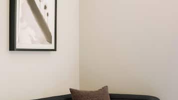 Standard Studio, 1 Queen Bed with Sofa bed | Living area