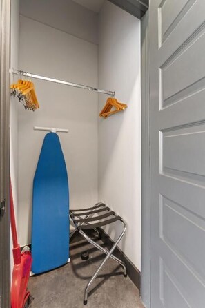 Standard Studio, 2 Queen Beds | Wardrobe