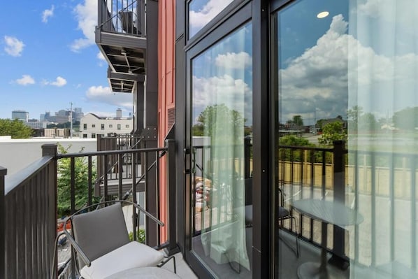 Studio, 2 Queen Beds | Terrace/patio