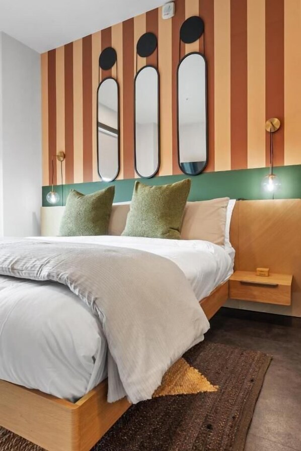 Deluxe Studio, 1 King Bed with Sofa bed | Iron/ironing board, free WiFi, bed sheets