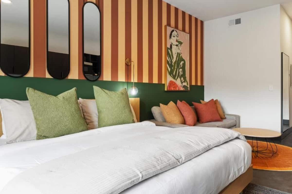 Deluxe-Studio, 1 King-Bett und Schlafsofa | Bügeleisen/Bügelbrett, kostenloses WLAN, Bettwäsche