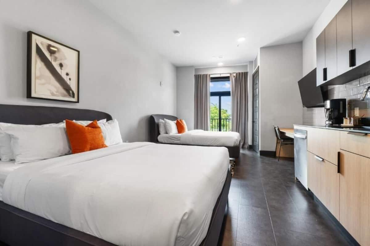 Standard-Studio, 2 Queen-Betten | Bügeleisen/Bügelbrett, kostenloses WLAN, Bettwäsche
