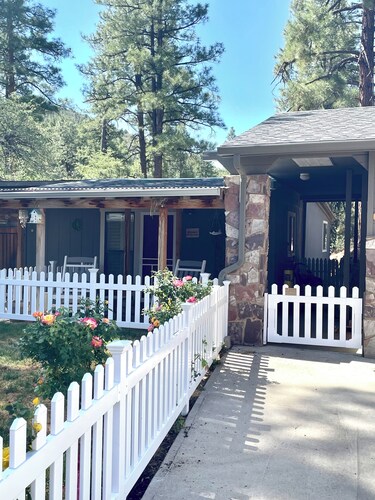 Charming bungalow in peaceful Prescott National Forest with AC
