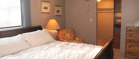 1 bedroom, desk, iron/ironing board, free WiFi