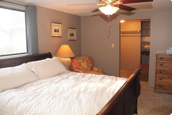 1 chambre, bureau, fer et planche à repasser, accès au Wi-Fi (inclus)