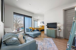 1 bedroom, iron/ironing board, free WiFi, bed sheets - Charming 1-bedroom apartment in fabulous Atlanta Midtown with Rooftop Pool (Atlanta)