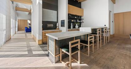 Charming 1-bedroom apartment in fabulous Atlanta Midtown with Rooftop Pool