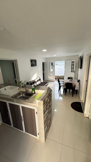 Family Apartment, 3 Bedrooms, Patio | Private kitchen - POSADA ESTRELLA DEL MAR (San Andrés)