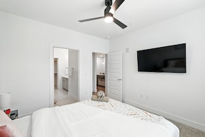 2 bedrooms, desk, iron/ironing board, free WiFi