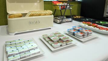 Free daily continental breakfast