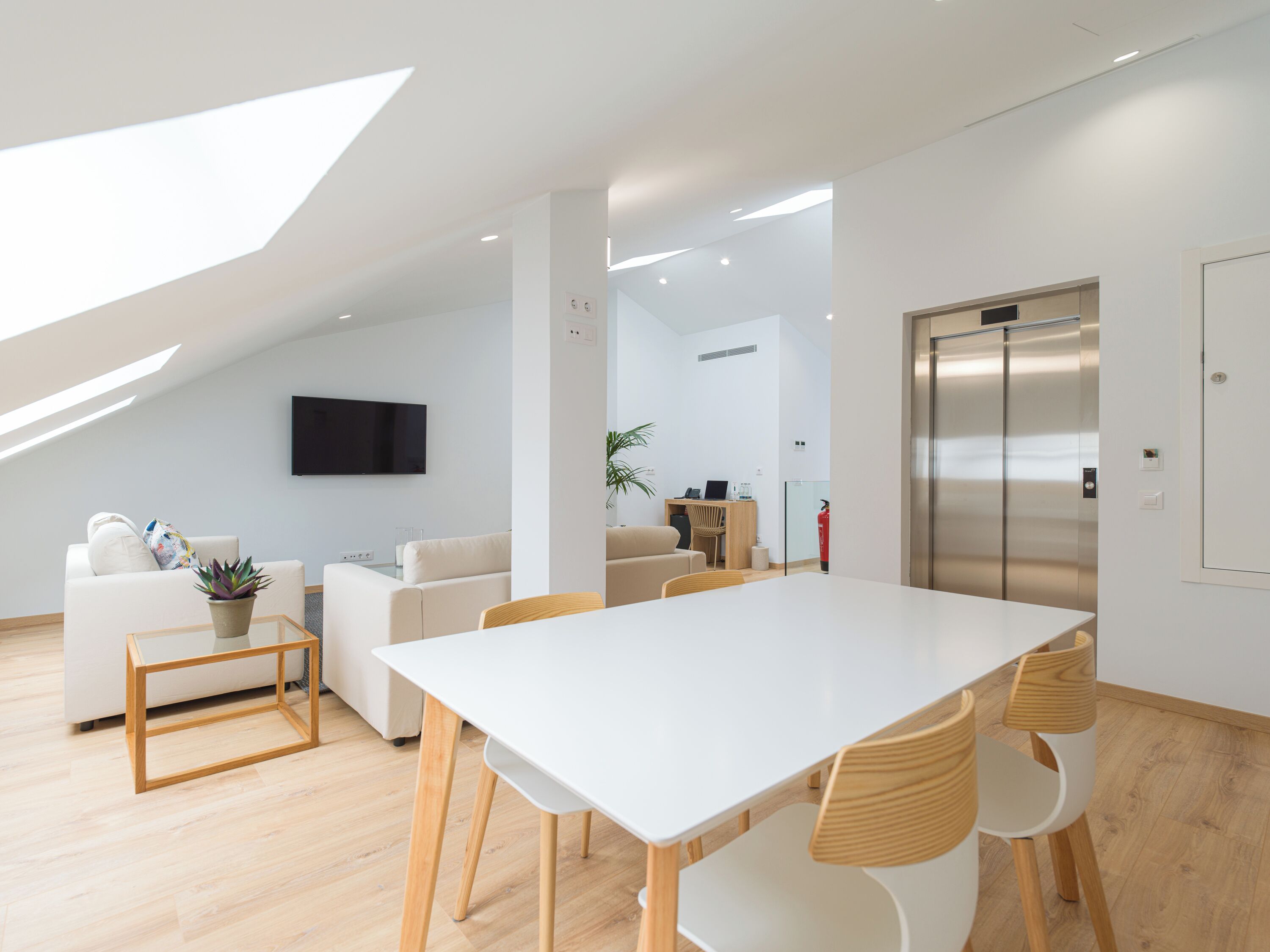 Suite superior, vistas al patio | Servicio de la habitación