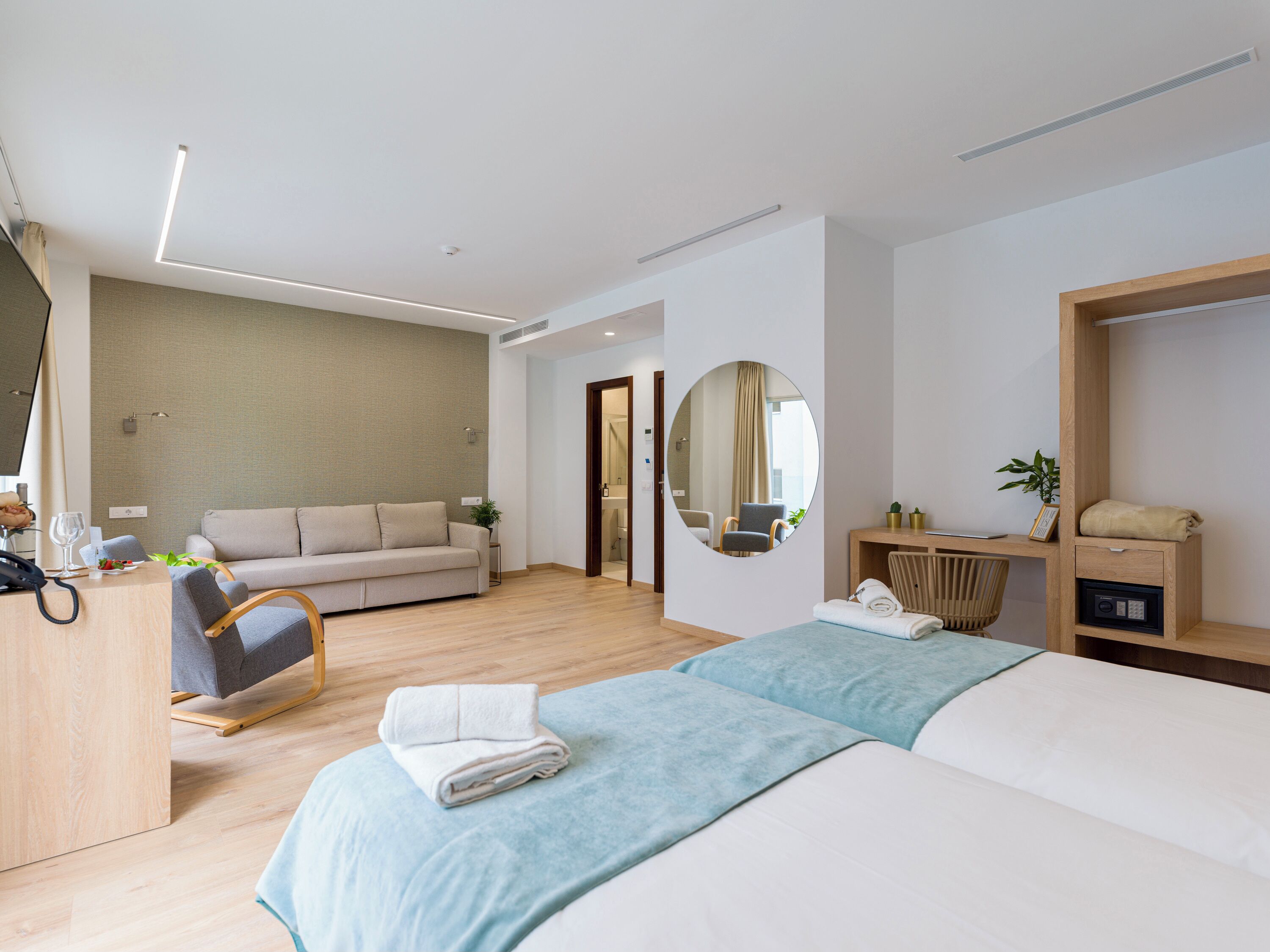 Junior Suite, Balcony, City View | Room amenity