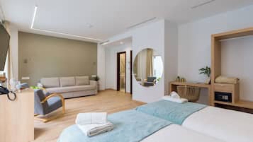 Junior Suite, Balcony, City View | Room amenity