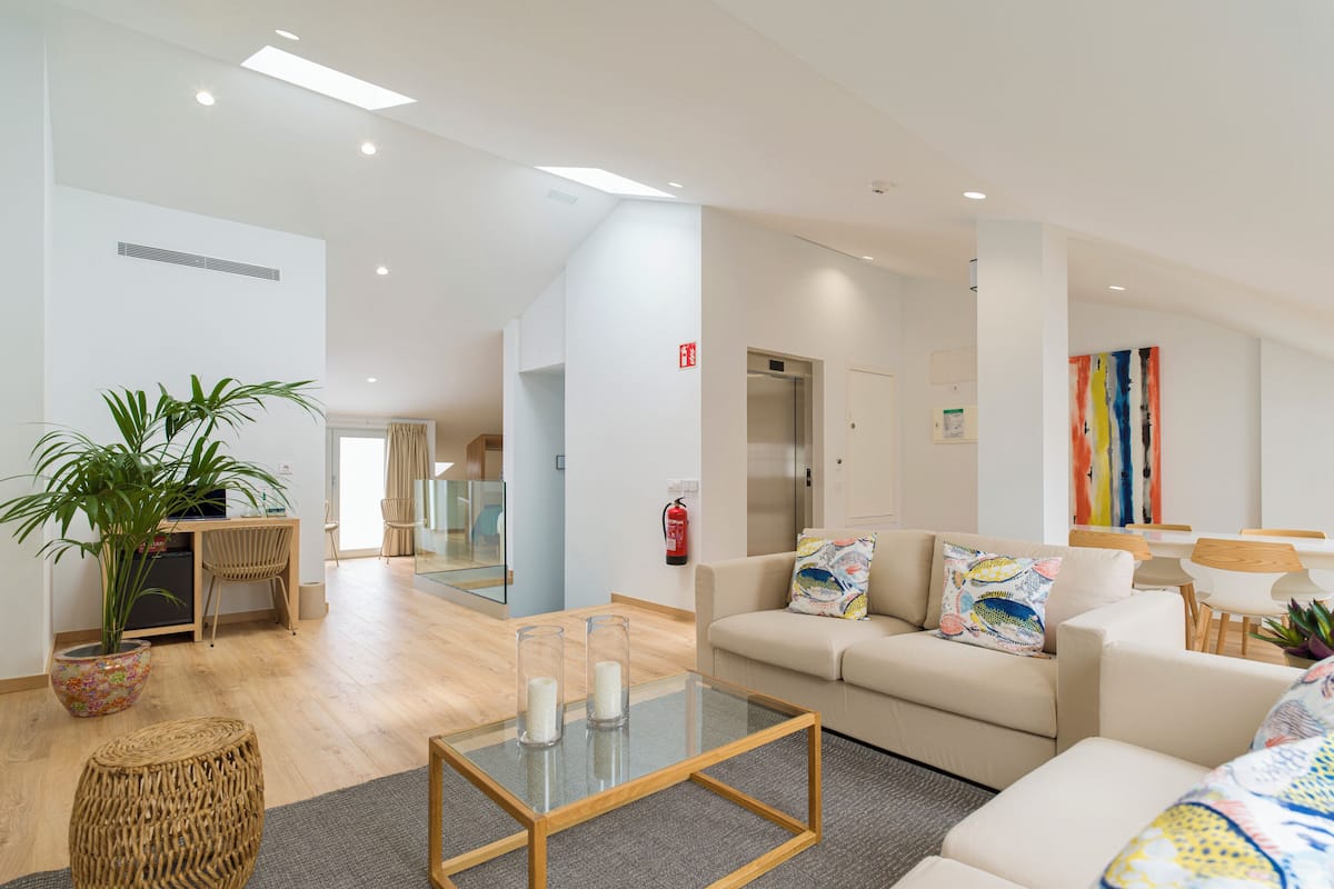 Suite supérieure, vue sur la cour intérieure | Commodité de la chambre
