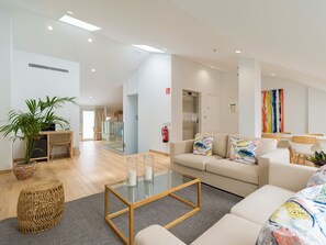 Suite superior, vistes al pati | Equipament de l'habitació