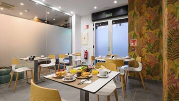 Free daily continental breakfast