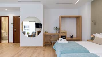 Suite junior, balcón, vista a la ciudad | Servicios de la habitación