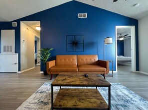 TV - Cushy 2BD Apt | Austin Texas (Austin)