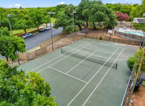 Sport court - Cushy 2BD Apt  | Austin Texas (Austin)