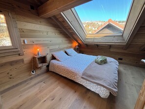 3 chambres, fer et planche à repasser, Wi-Fi, draps fournis