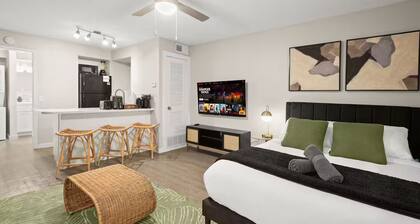 Modern & Central~XLstudio~5 min to Domain~F1 ready