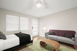 1 chambre, fer et planche à repasser, Wi-Fi, draps fournis