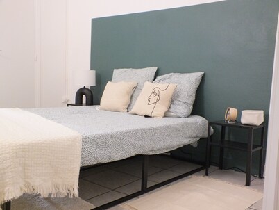 T2 5 min from Michelin & 10 min from center on foot - Quiet and central