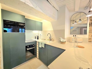 Fridge, microwave, oven, coffee/tea maker