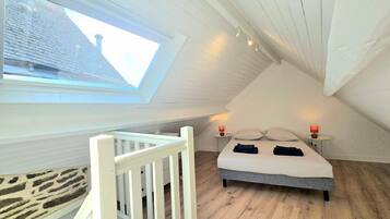 3 bedrooms, internet, bed sheets