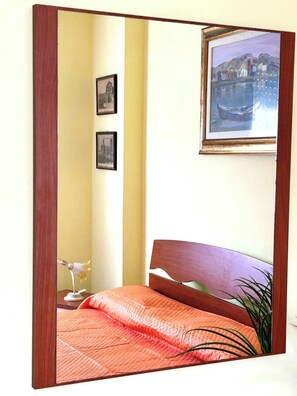 Iron/ironing board, WiFi, bed sheets
